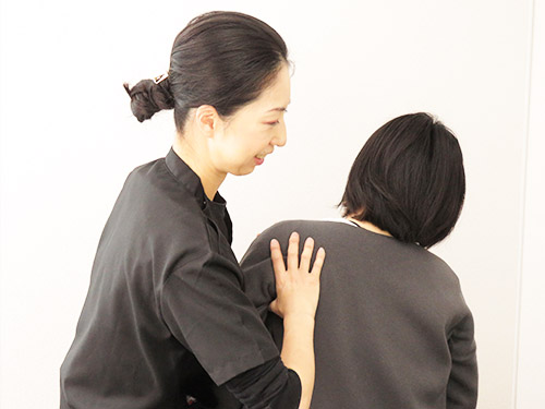 女性院長が姿勢改善 女性院長が姿勢改善