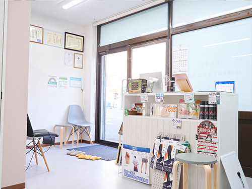 BIRDIE 青砥整骨院・待合室 BIRDIE 青砥整骨院・待合室